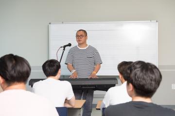 강의중이신 김영진 교수님! 이미지